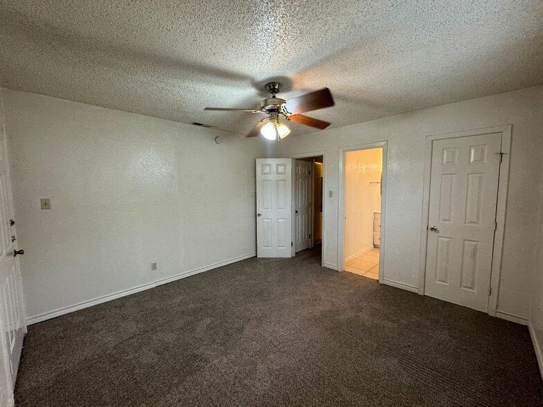Building Photo - 1301 Franz Dr