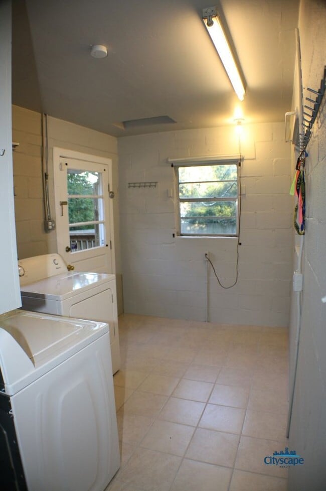 Building Photo - ADORABLE CAPE COD NEAR HENRICO DOCTORS HOS...