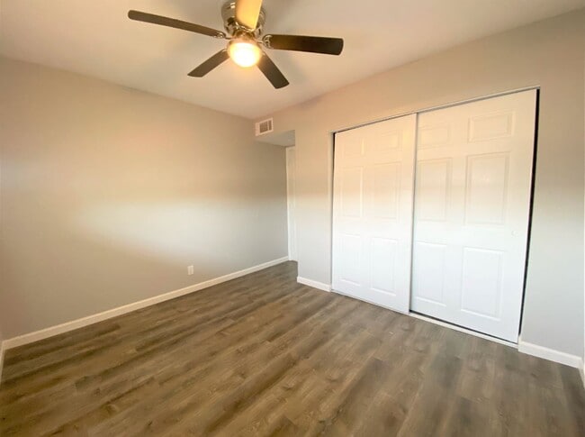 Building Photo - 817 E Bellevue Rd