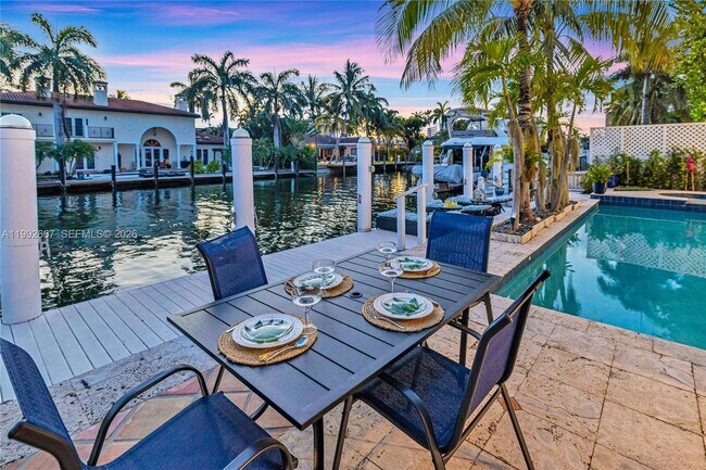 Building Photo - 625 Poinciana Dr