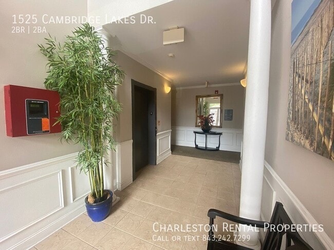 Building Photo - 1525 Cambridge Lakes Dr