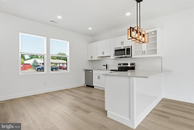 Building Photo - 96 Elderberry Dr