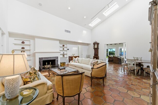 Building Photo - 3208 N Flagler Dr