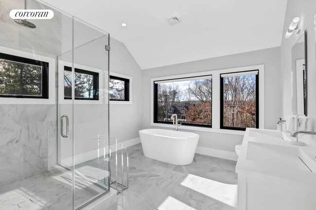 Building Photo - 24 Hedges Ln