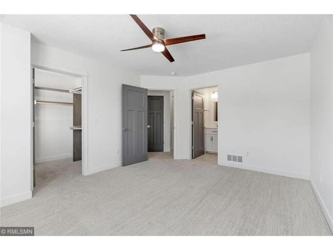 Building Photo - 425 W 8th St