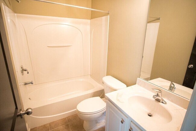 Building Photo - 5720 Pine Oak Dr NW