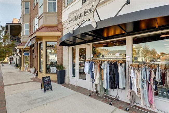 Building Photo - 7110 Woodland Ln