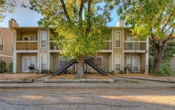 Building Photo - 2011 West Loop