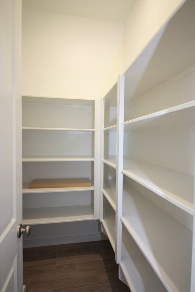 Building Photo - 6542 Scarlet Pond Ln