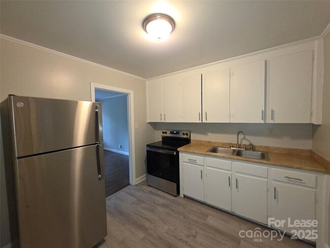 Building Photo - 3818 Winfield Dr