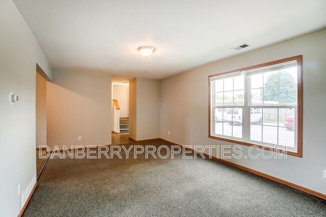 Building Photo - 1105 N Byrne Rd