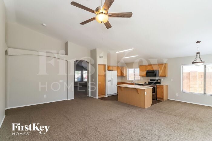 Building Photo - 15847 N Gil Balcome St