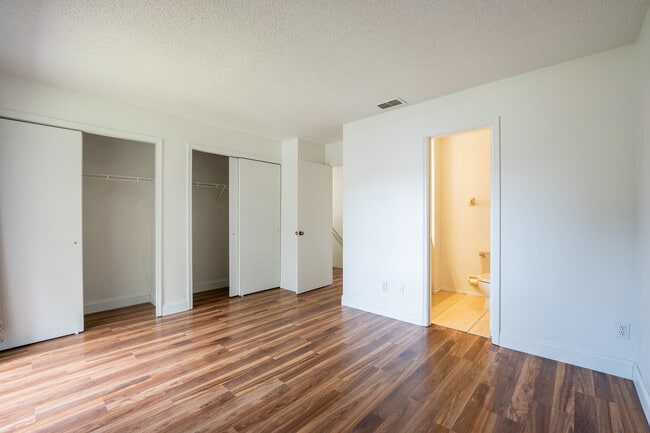 Building Photo - 159 Ivy Ln