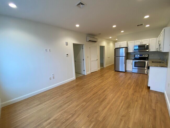 Building Photo - 875 Elm St