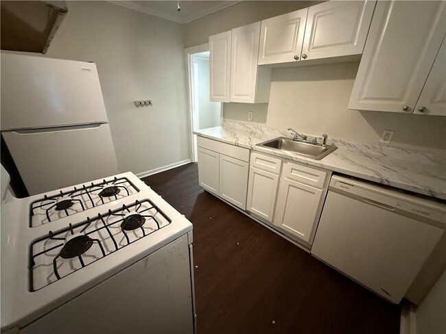 Building Photo - 3062 Fendley Ave