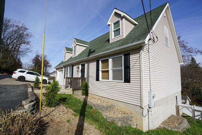 Building Photo - 256 Spring St