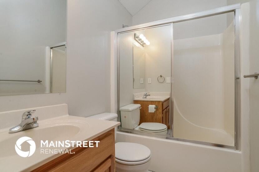 Building Photo - 1222 SW Windcrest Ct