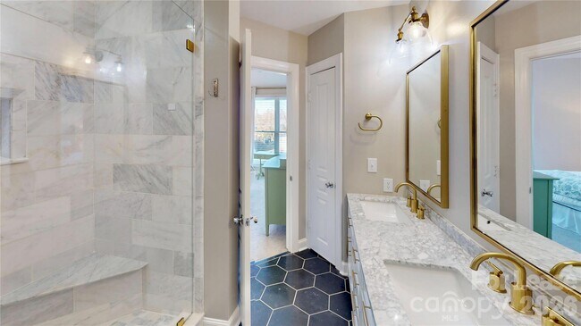 Building Photo - 1009 Park West Dr