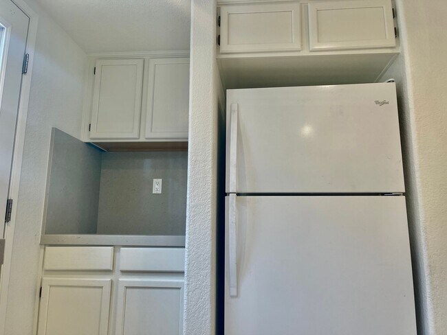 Building Photo - Fully Renovated 3-Bedroom Townhome in Gate...
