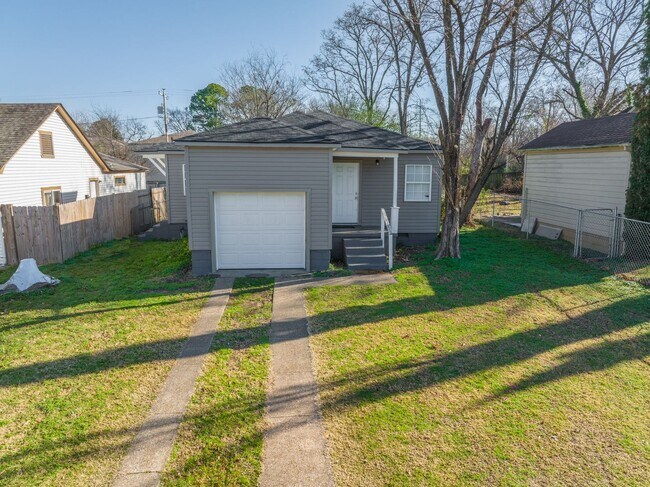 Building Photo - Freshly Renovated 2 Bedroom Home