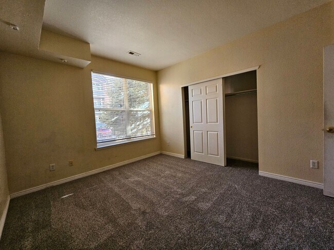 Building Photo - Spacious 2 Bedroom 2 Bath Condo - Close To Buckley AFB, DIA, DTC - Garage