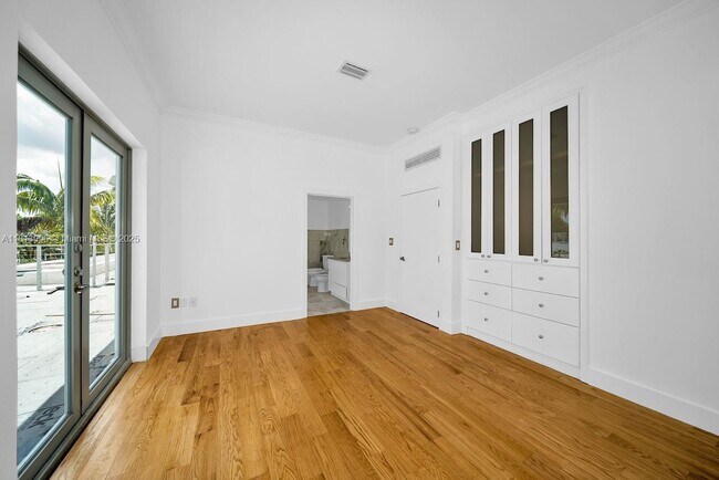 Building Photo - 1600 Euclid Ave