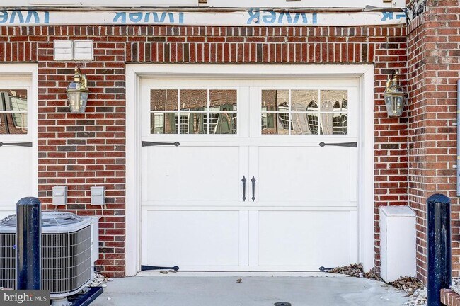 Building Photo - 14873 Cloverdale Rd