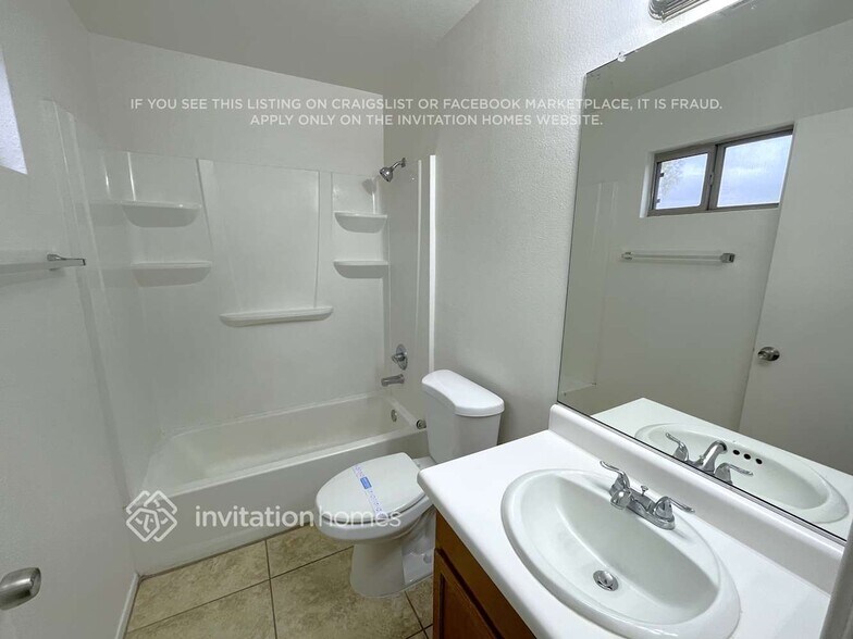 Building Photo - 3732 N 106th Ln