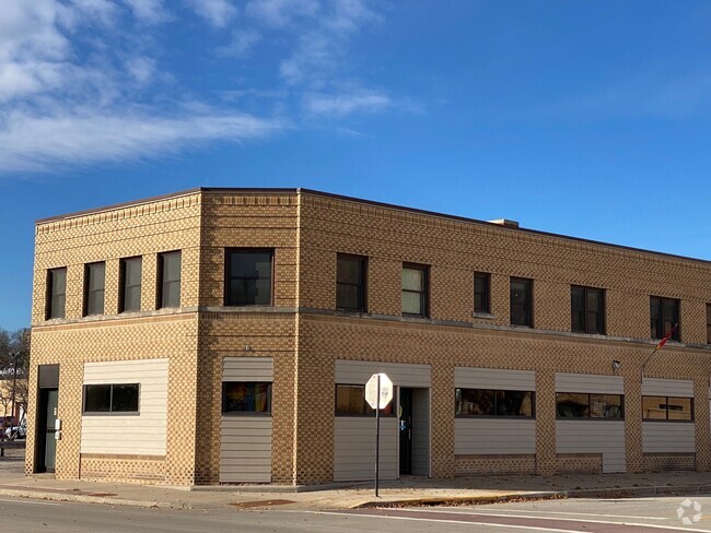 Building Photo - 545 Cass St