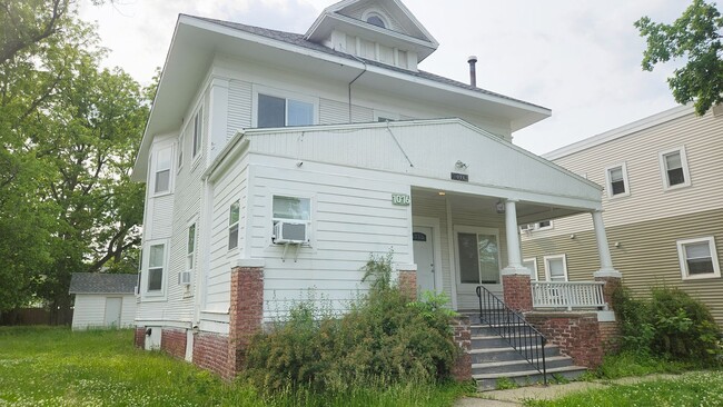 Building Photo - 1076 21st St