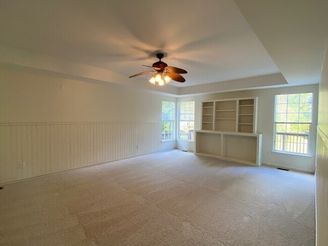 Building Photo - So much space!!!!!! So much storage!!!!!!!!