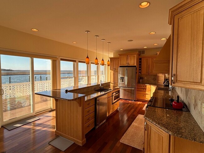 Building Photo - 802 N Harvard Ave