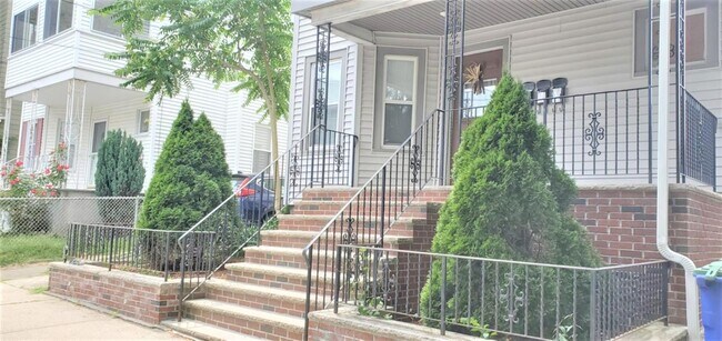 Building Photo - 76 Conwell Ave