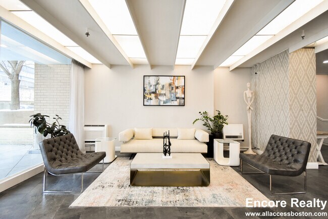 Building Photo - 1530 Beacon St