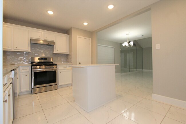 Building Photo - 4611 Silver Fox Dr