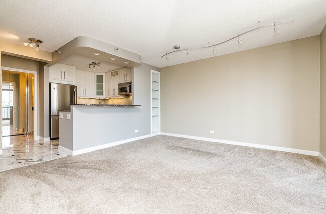 Building Photo - 10 E Ontario St