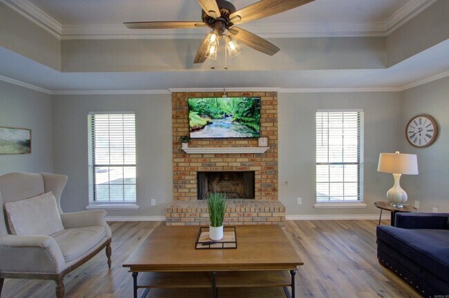 Building Photo - 5805 Sidney Dr