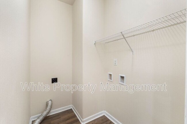 Building Photo - 7621 Mockernut Dr