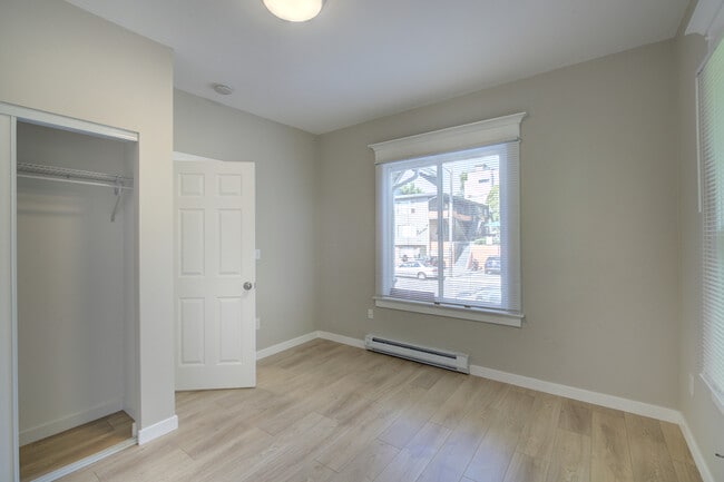 Building Photo - 5232 Brooklyn Ave NE