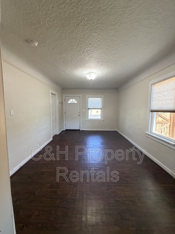 Building Photo - 1230 Broadwater Ave