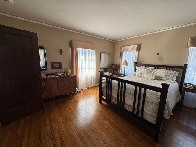 Building Photo - Spacious Spanish-Styled 3Bed/2Bath SFH For Rent in the Desirable City of Alameda, Ca!!!