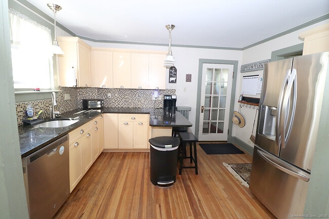 Building Photo - 111 Stearns St