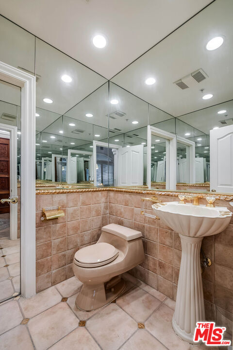 Building Photo - 4063 Benedict Canyon Dr