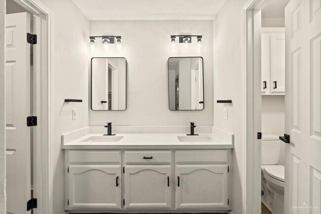 Building Photo - 413 S Los Cerritos Cir