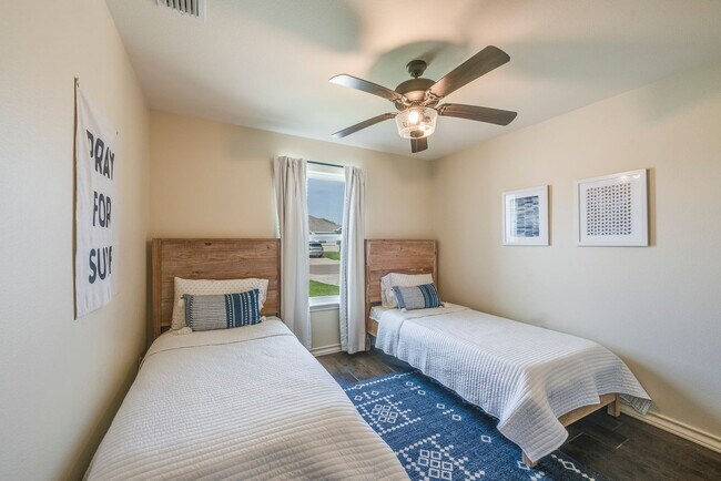 Building Photo - 3230 Creek Side Dr