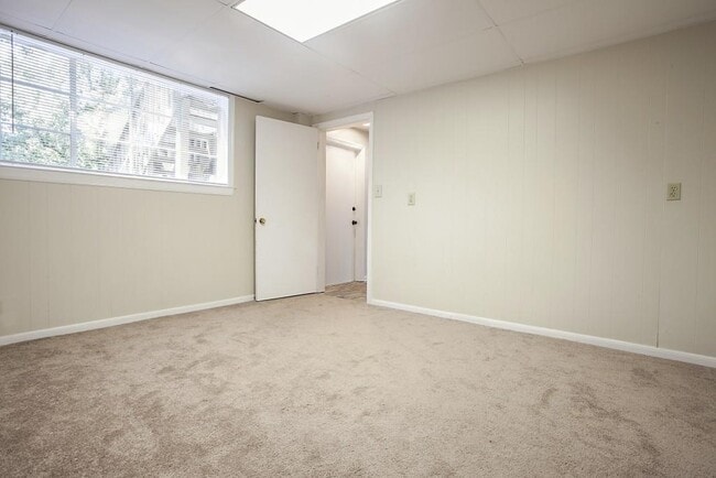 Building Photo - 1655 Ridgewood Dr NE