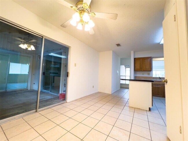 Building Photo - 2827 Waypark Dr