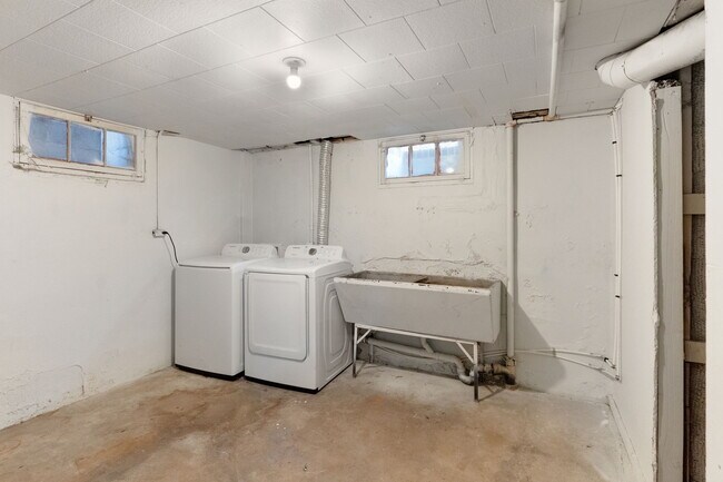 Building Photo - 2625 Gunnison St