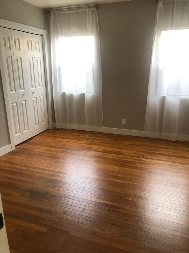 Building Photo - 3956 Olmsted Ave