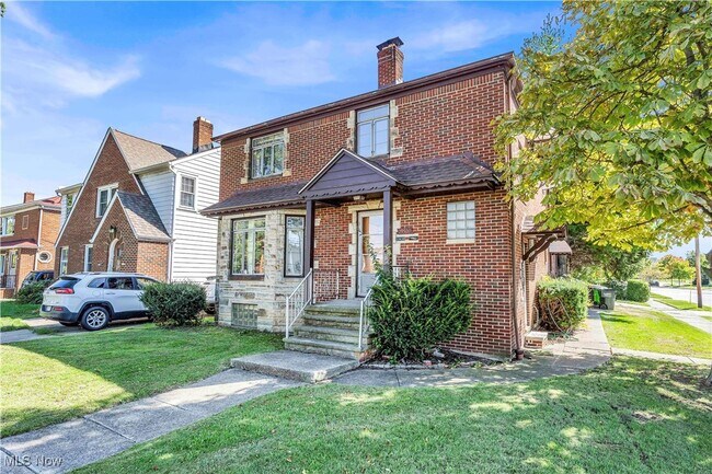 Building Photo - 19500 Lakeshore Blvd